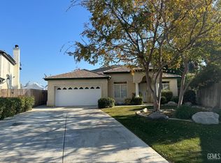 526 Lewisham St, Bakersfield, CA 93311