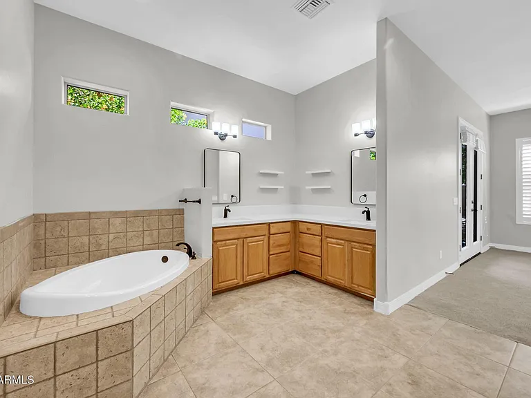 4213 E Edgemont Ave — Photo 22