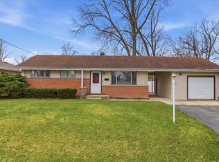 5 Crescent Rd, Lake Zurich, IL 60047