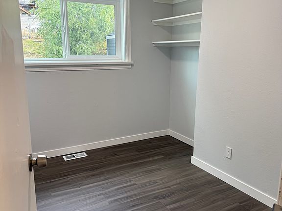 5th image of 5914 N Greenwood Blvd