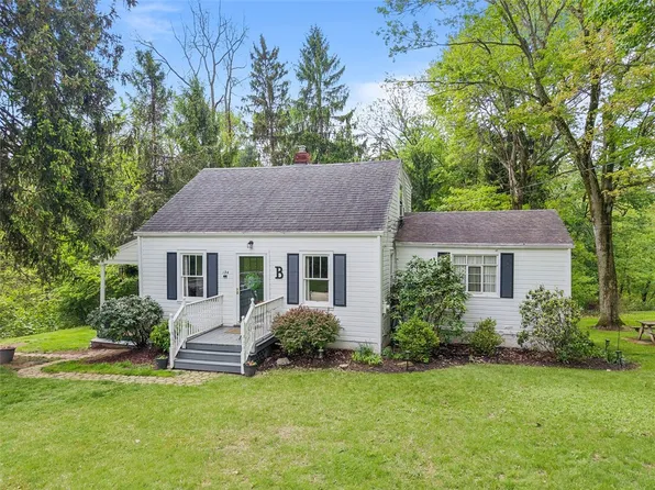 134 Elm Ln, Coraopolis, PA 15108