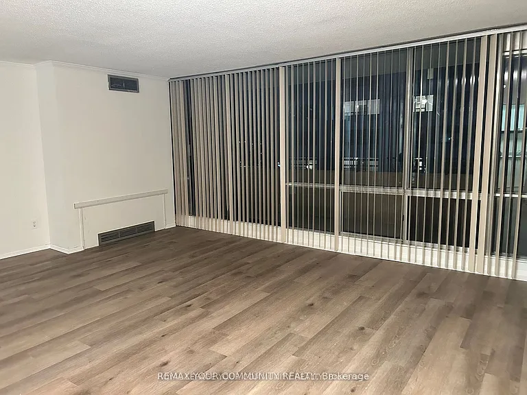 380 King St #1004 — Photo 3