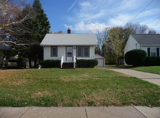 2410 41st St, Moline, IL 61265