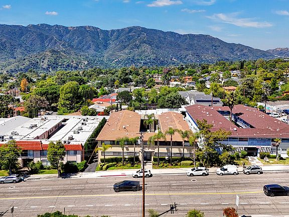 3rd image of 4439 Ocean View Blvd