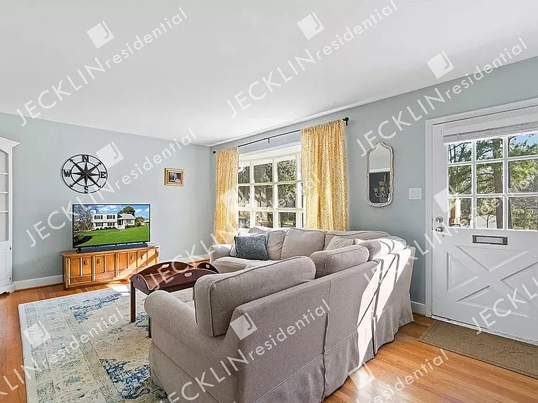 8406 Freestone Ave — Photo 5