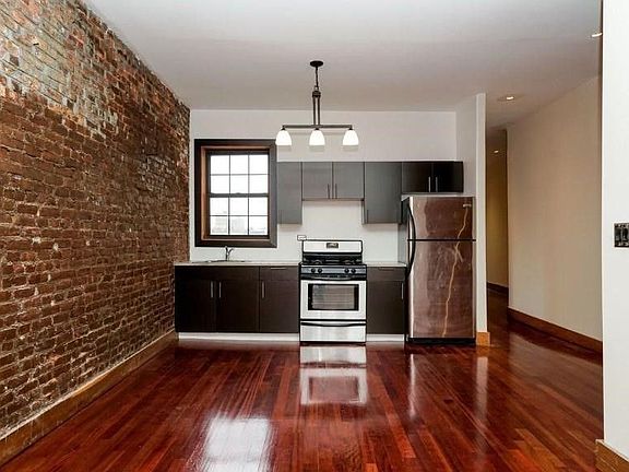 3rd image of 360 Franklin Ave APT 3L