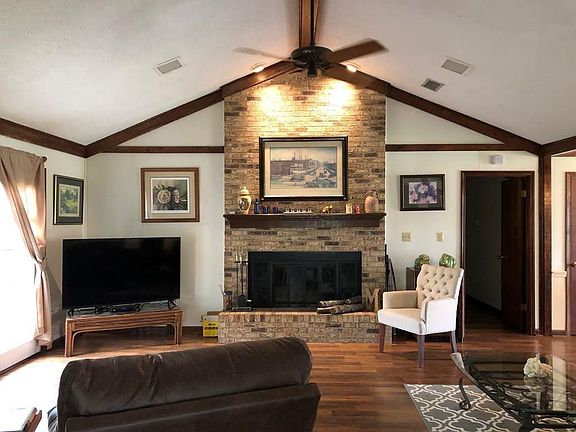 2nd image of 578 Lake Manor Dr