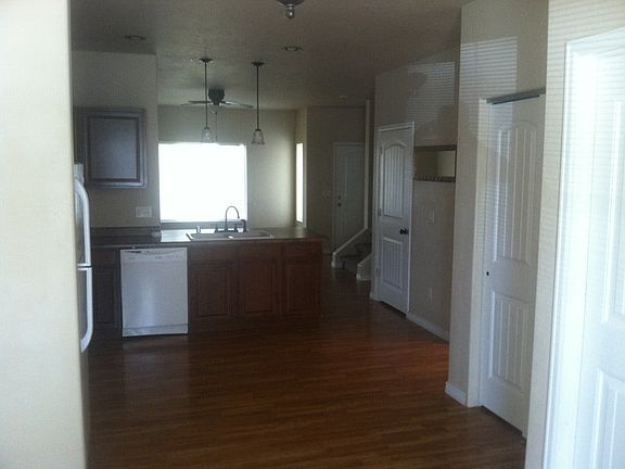 Kitchen & Living Room Area