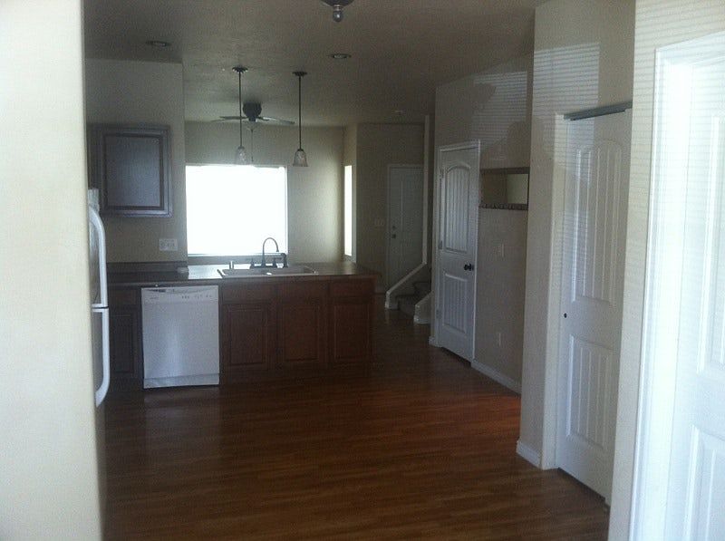 Kitchen & Living Room Area