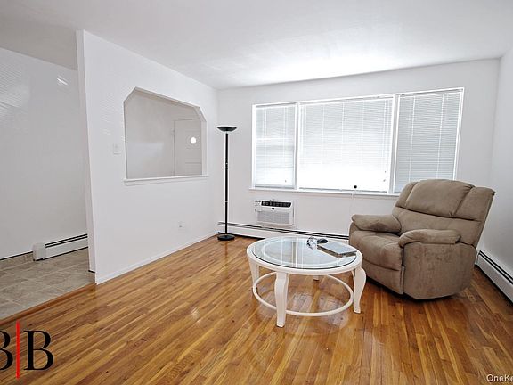 3rd image of 40 Bay 46 Street