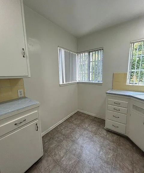 1340 N. June St/6616-6622 De Longpre Ave. — Photo 6