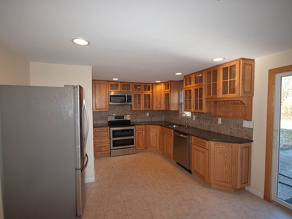 2nd image of 31 Crooked Pine Dr