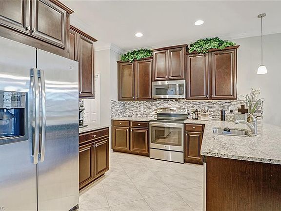 4th image of 10836 Alvara Way