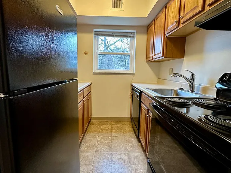 360 Maryland Ave — Photo 60