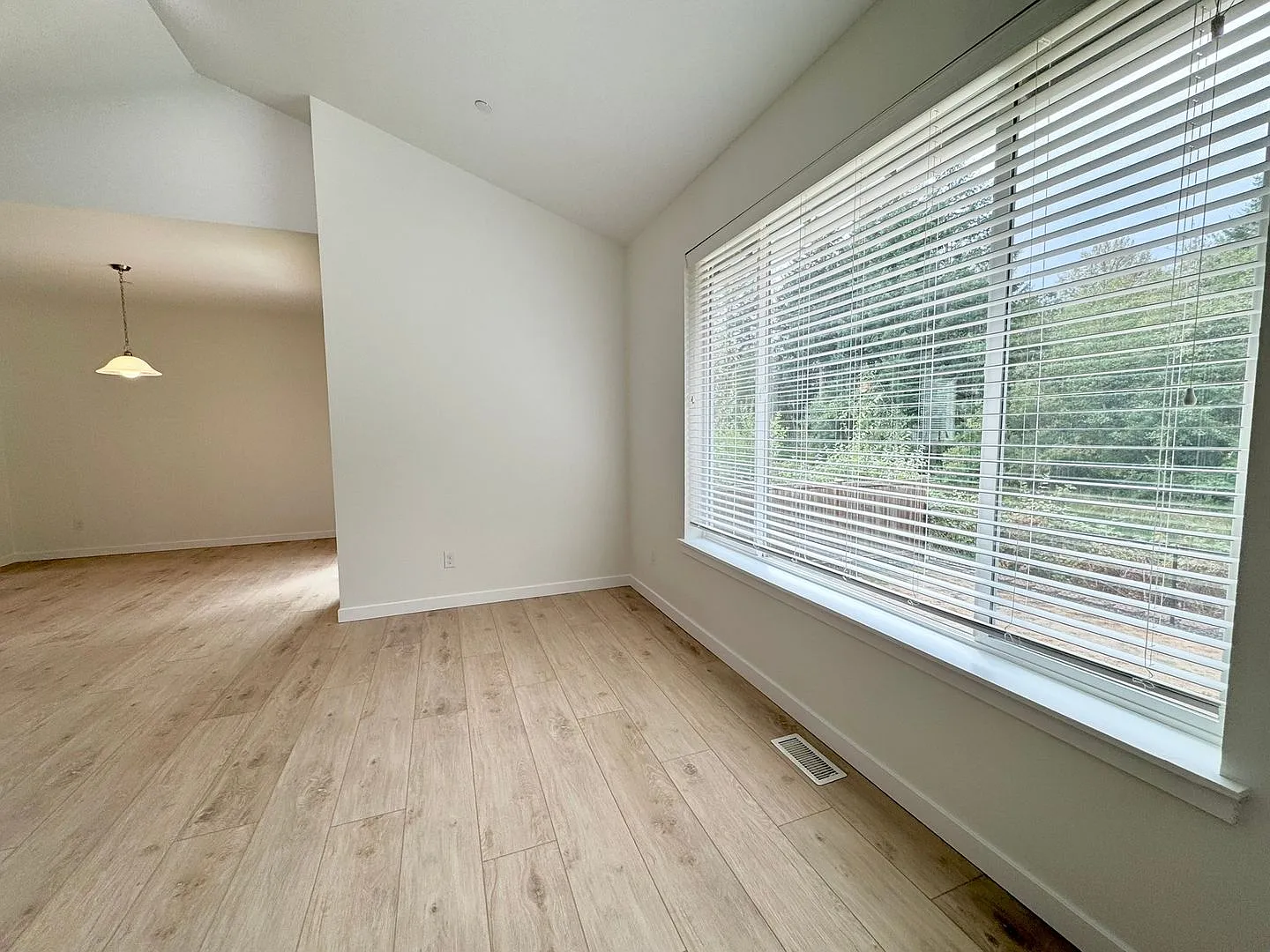 Must See Rambler 3bd 2bath Westside Olympia Available Now! — Photo 4