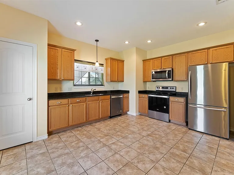304 Port Dr — Photo 6