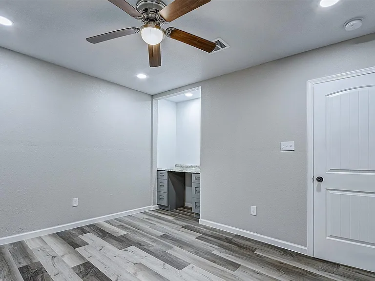 5914 Carew St — Photo 35