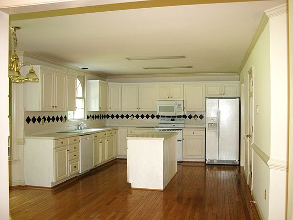 2nd image of 9508 Treemont Ln