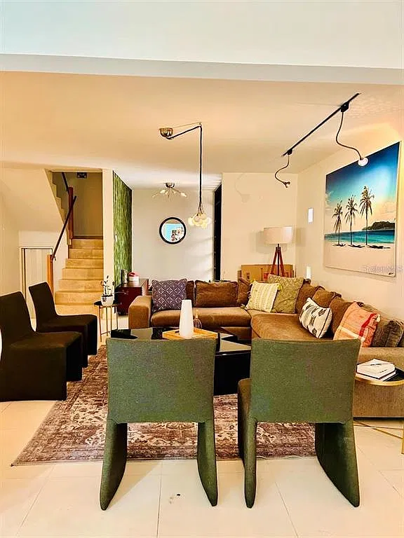 3 bed, 3.0 bath, 2827 sqft, $4,800 — Photo 3