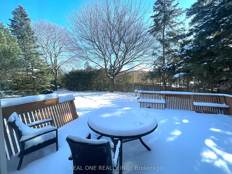 207 Kennedy St W — Photo 12