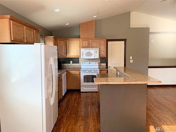 4th image of 21714 Meadow Ct SE