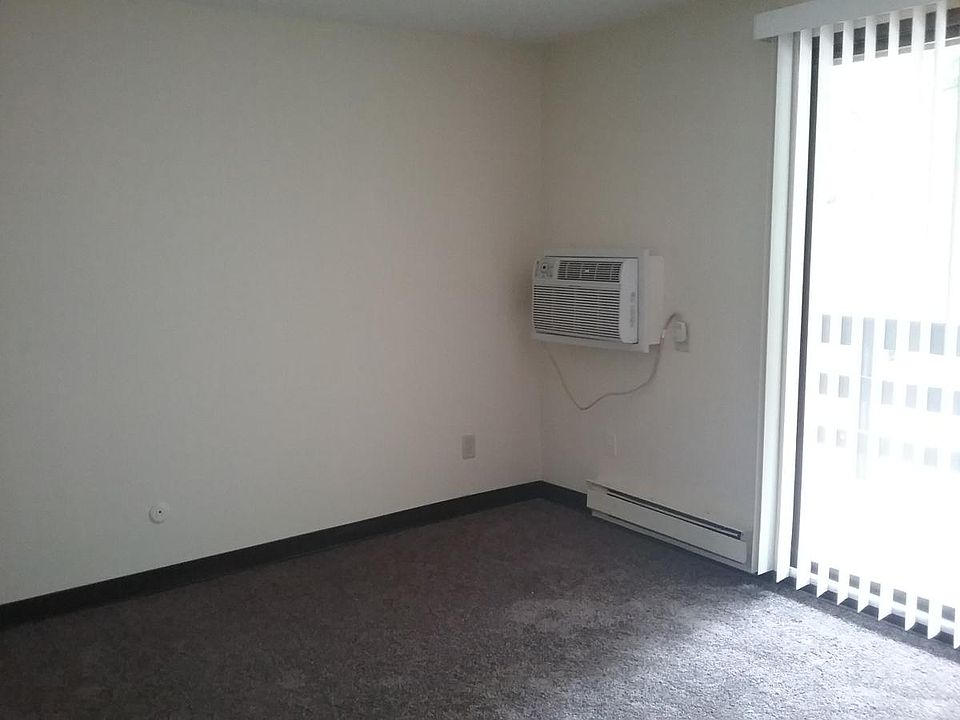 2nd image of 17 Cross St #25