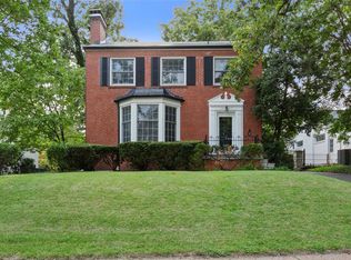 1647 Forest View Dr, Saint Louis, MO 63122