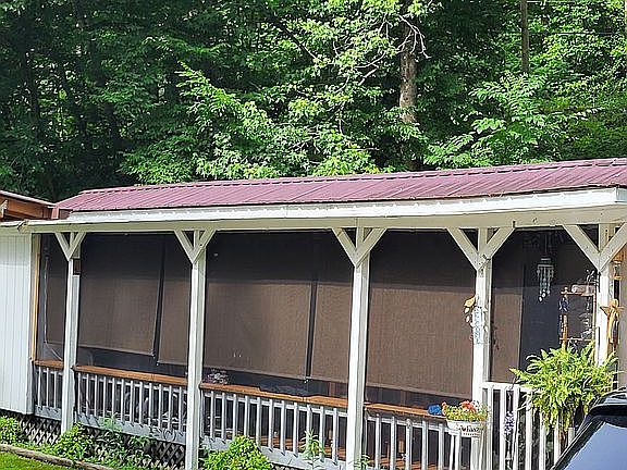 Screen porch side