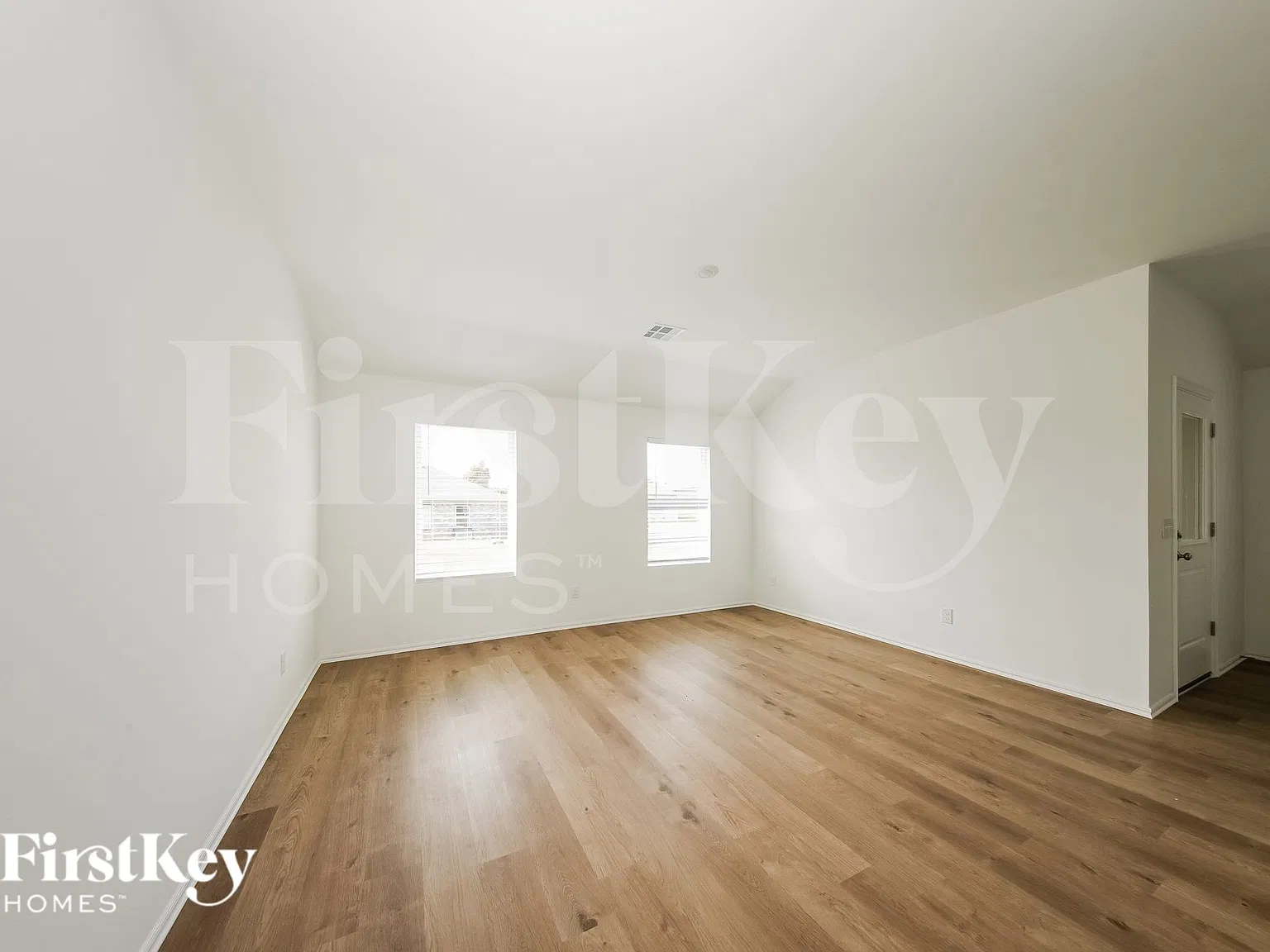 3 bed, 2.0 bath, 1355 sqft, $1,785 — Photo 2