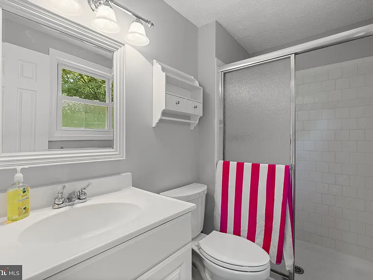 8428 Braddock Way — Photo 24