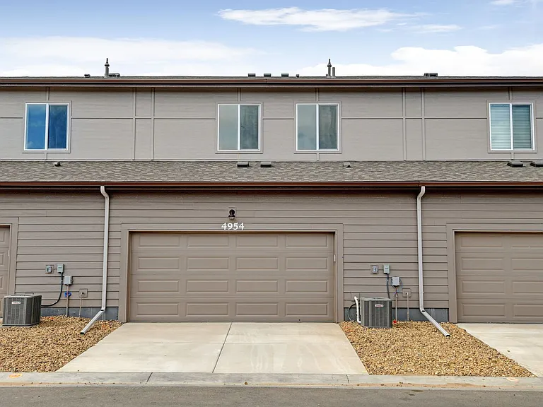 4954 Denys Dr — Photo 29