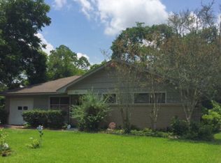 403 Jasmine St, Lake Jackson, TX 77566