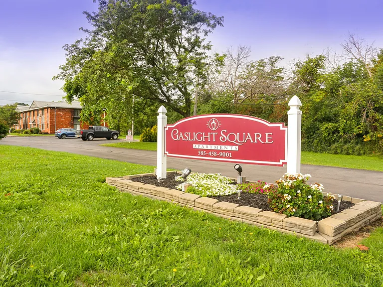 Gaslight Square — Photo 13