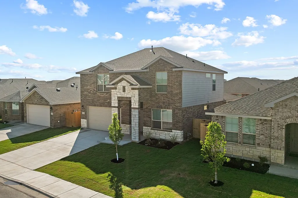 Building Photo - 2106 Somerset Dr