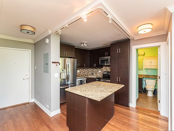 4th image of 2930 N Sheridan Rd APT 602