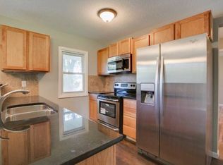 826 Jonathan Dr, Apple Valley, MN 55124