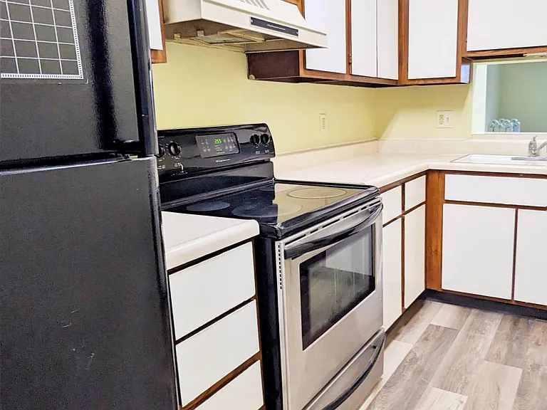 534 E Graham Pl — Photo 9
