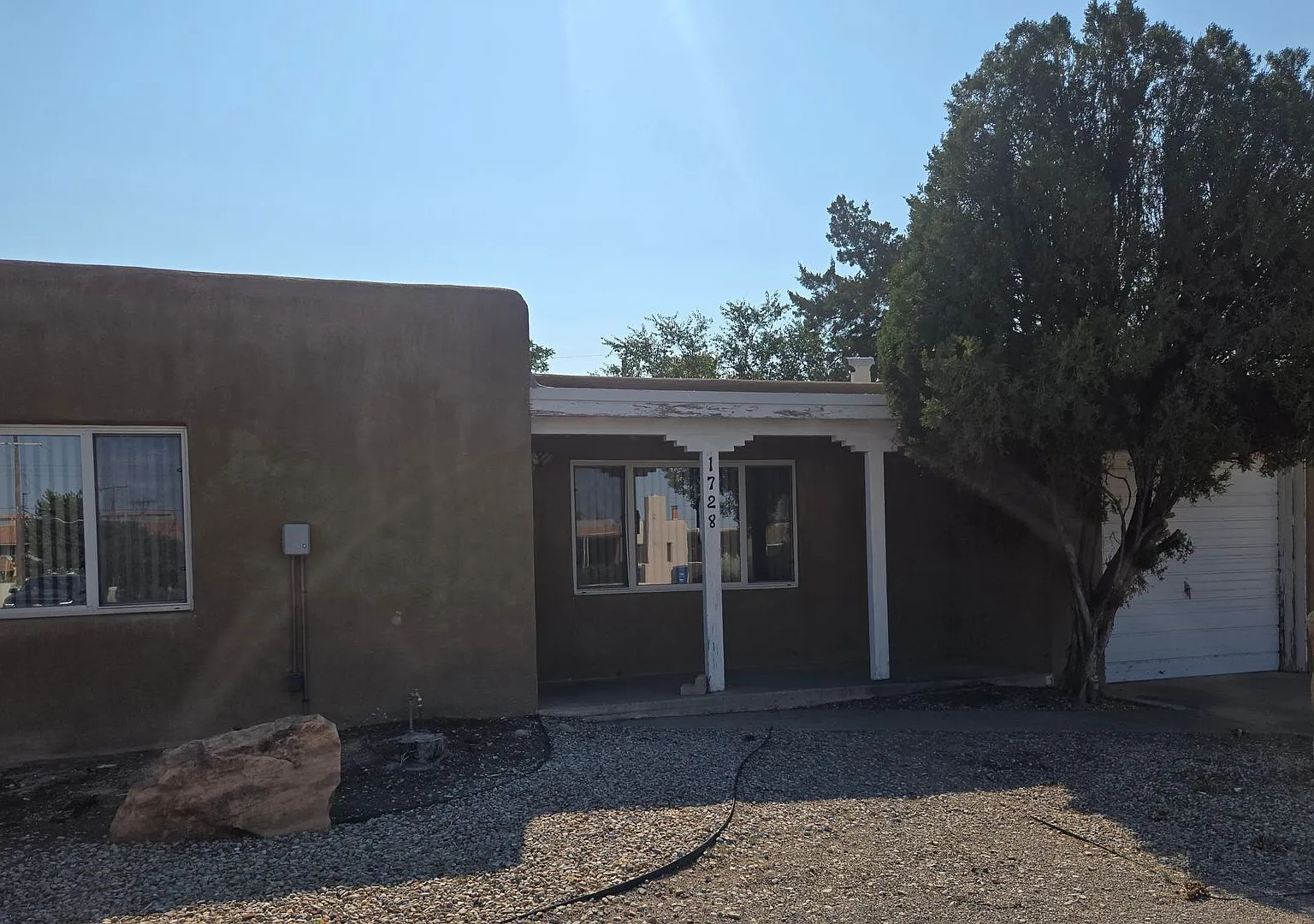 3 Bedroom 2 bathroom minutes from UNM and local shopping — Photo 1