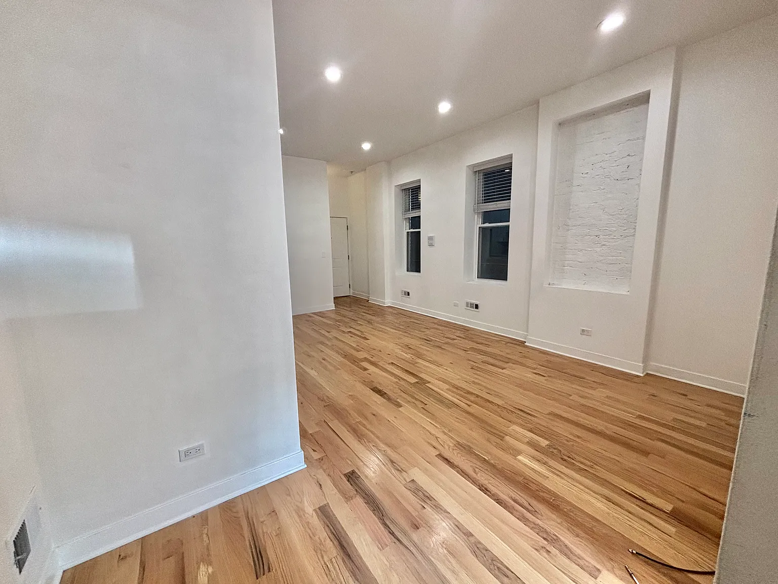 3 bed, 1400 sqft, $3,300 — Photo 2