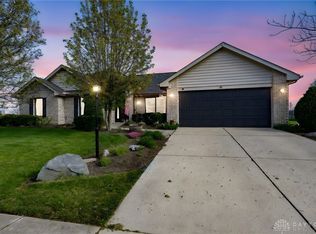 90 Crown Point Mdws, Centerville, OH 45458