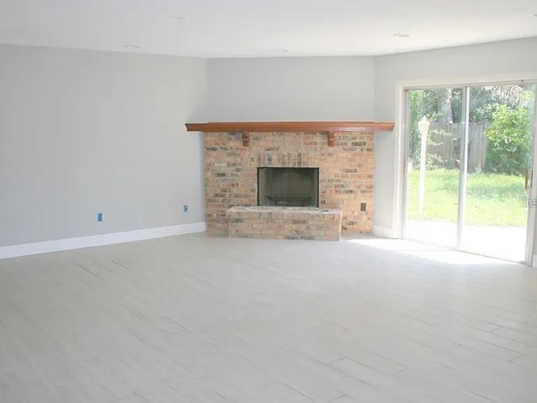 1353 Sawgrass Ct — Photo 5