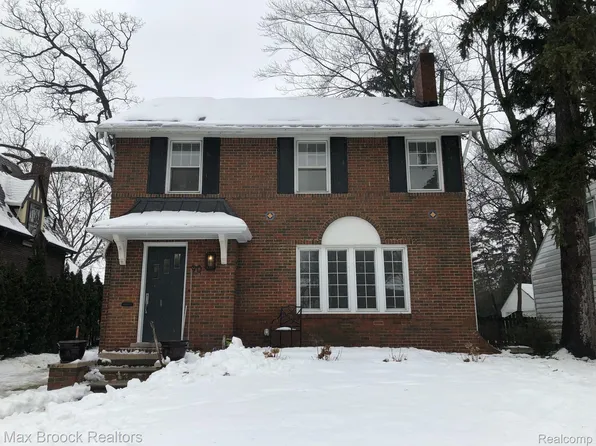 90 Oakdale Blvd, Pleasant Ridge, MI 48069