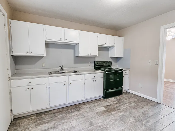 3 bed, 1.0 bath, 960 sqft, $1,250 — Photo 3