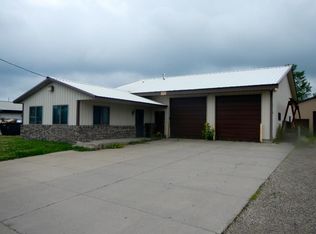 640 Dutch Lake Dr, Howard Lake, MN 55349