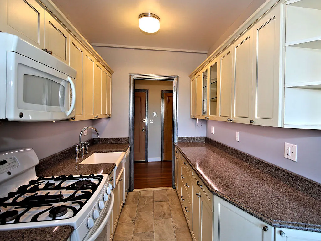 Apartment for Rent — Photo 2