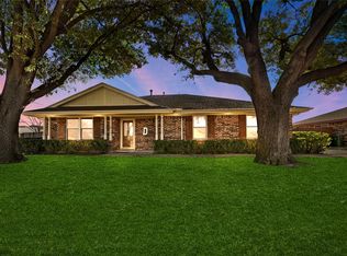 2801 Avonhill Dr, Arlington, TX 76015