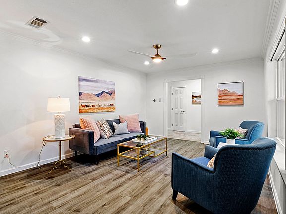 3rd image of 5819 Forest Ln