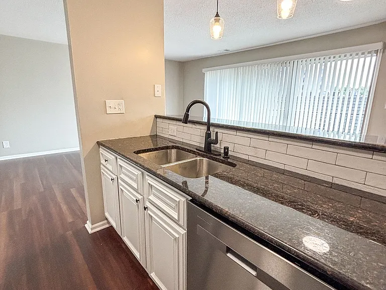 4724 Belleview Ave — Photo 7