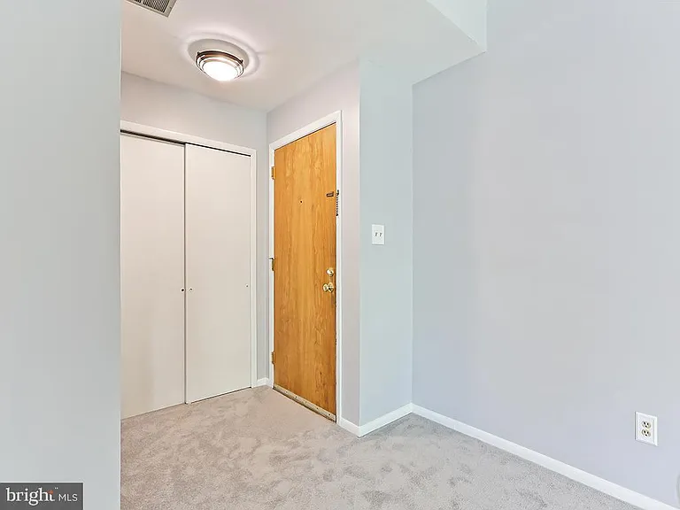 303 Trinity Ct #11 — Photo 6