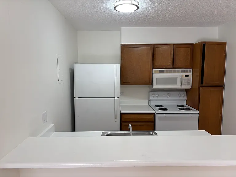 2160 S Vaughn Way #103C — Photo 3